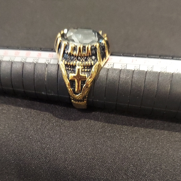 Gold Aquamarine Ring with Ornate Design - Picture 2 of 9